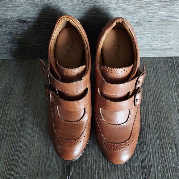 NEWEuro Soft By Sofft Sadira Women’s 7.5 Brown Booties Wingtip Buckle Shoe Heels - Picture 3 of 12